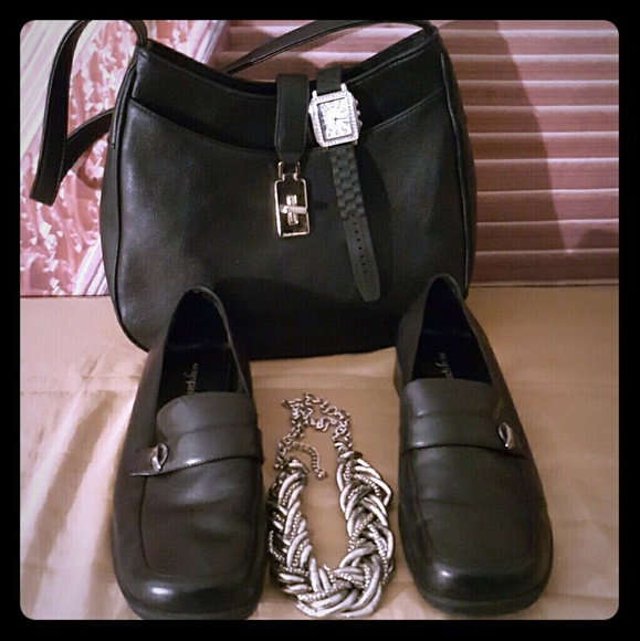 Easy Spirit Black Leather Loafer size 8 W - Picture 1 of 7